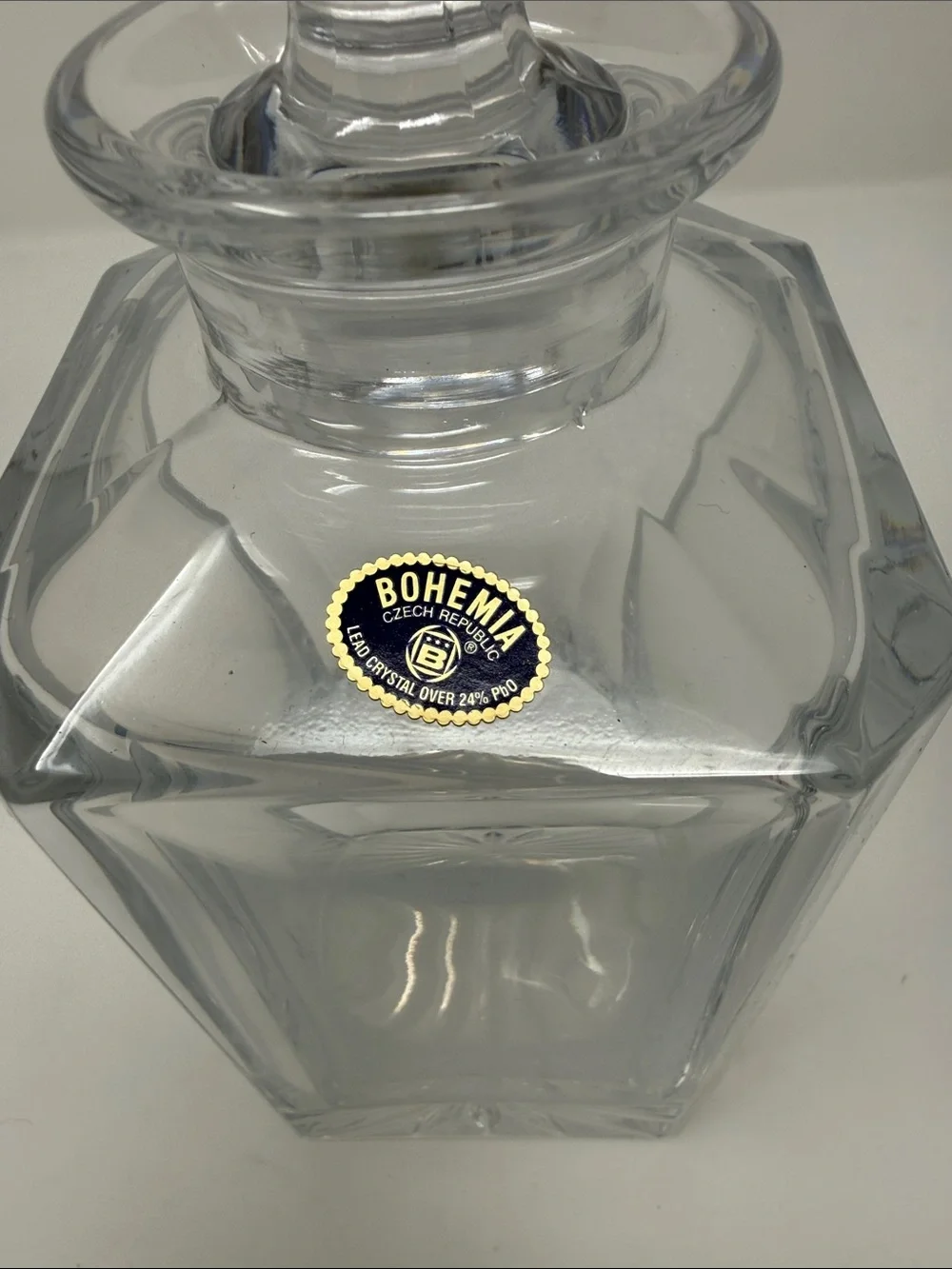 Clear Glass Decanter with Faceted Stopper